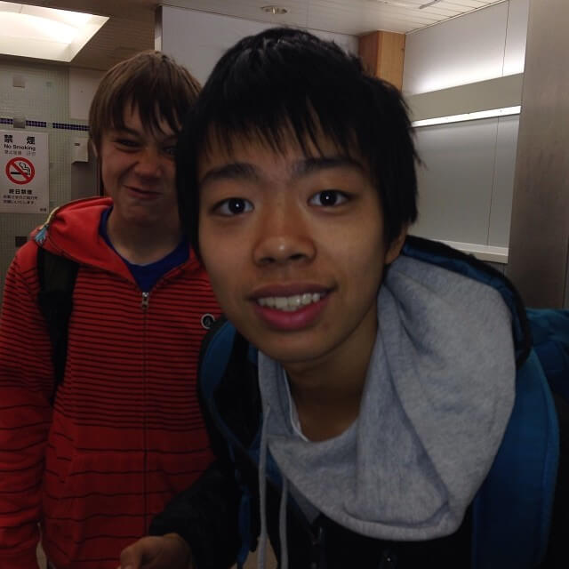 顔アップの少年。掘米雄斗?