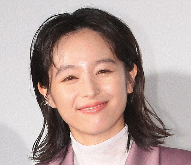 笑顔で妊娠を発表した清野菜名
