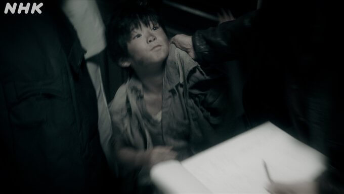 柊木陽太がドラマカムカムで戦争孤児役をしている画像