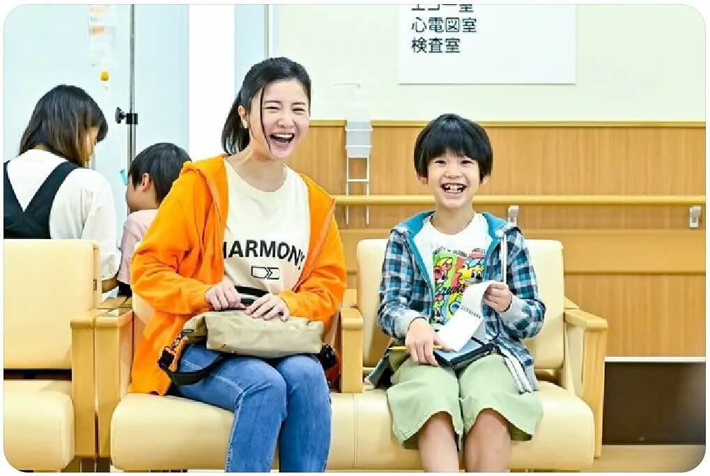 平野美宇マイケルコーのブレスレットをしている画像