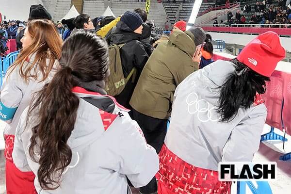 小林陵侑選手をみつめる韓国の女性